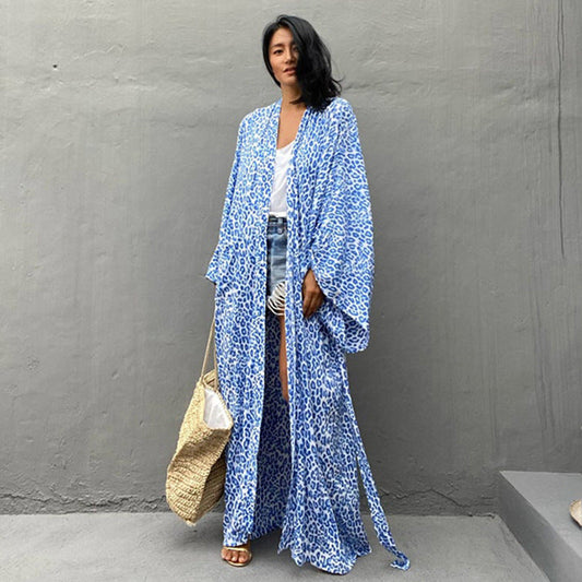 Women's elegant kaftan with animal print and wide sleeves Ivyshape