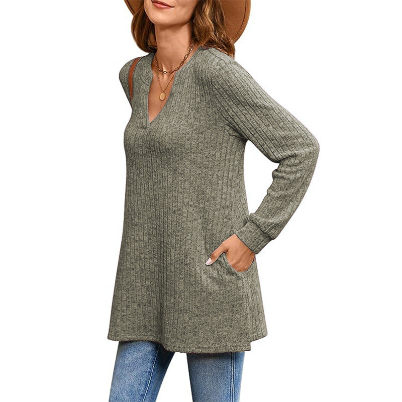 Women’s knitted sweater with side welt pocket and V-neck Ivyshape