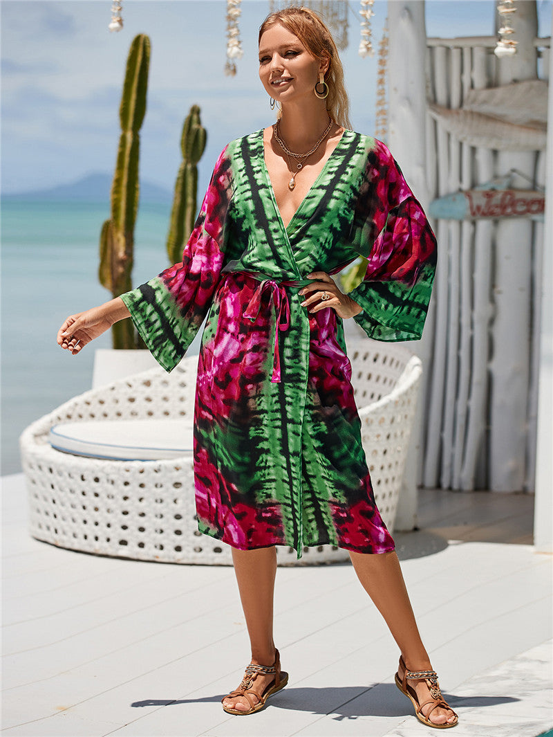 Ladies elegant beach kaftan with loose cut and colorful pattern Ivyshape