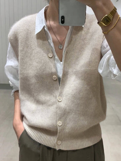Women's knit vest with classic ribbed pattern Ivyshape