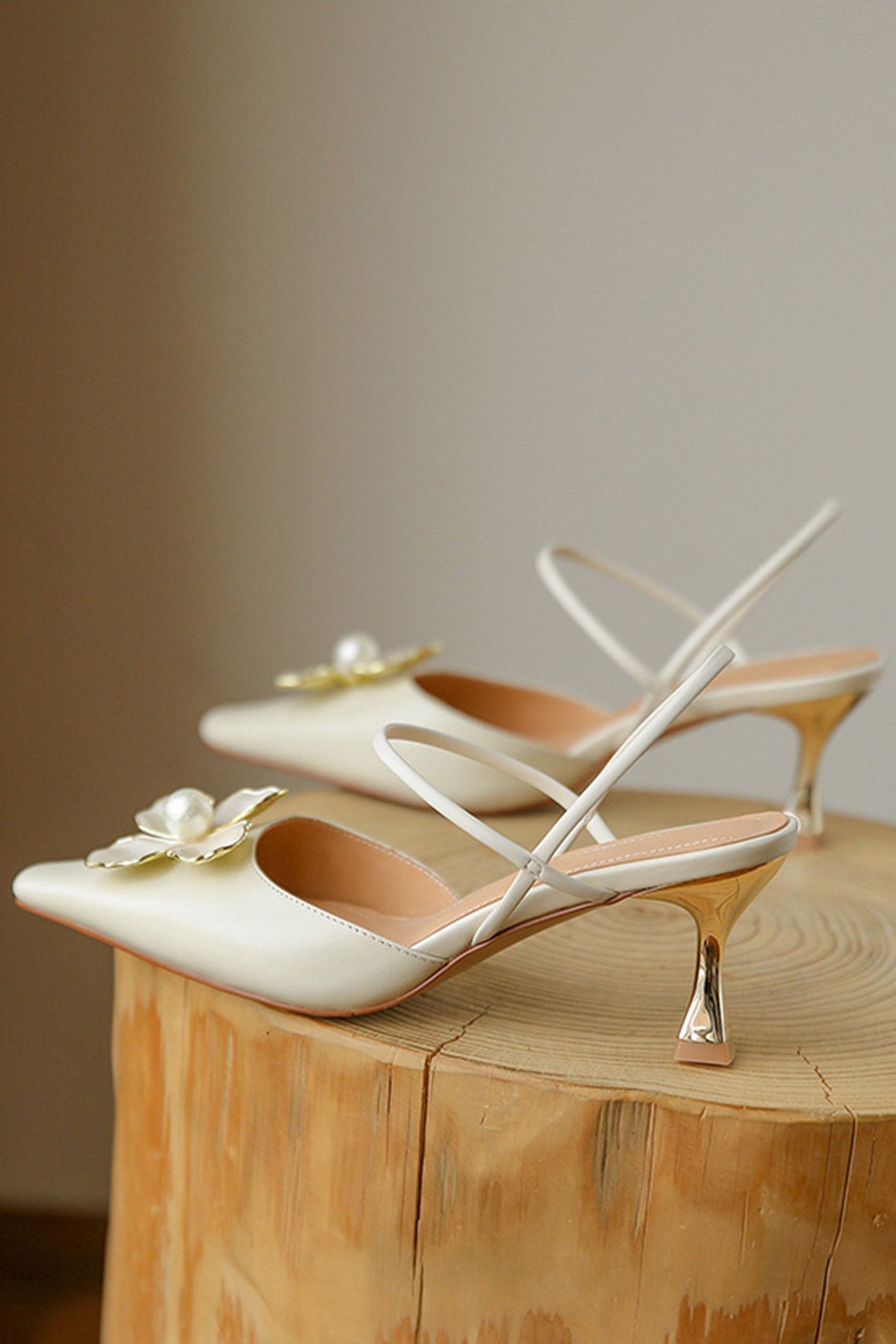 Amara™ | Pearl Flower Pointed-Toe Pumps