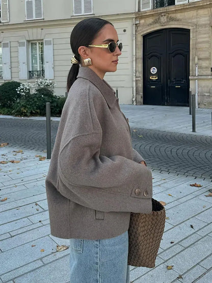 Ginevra | Cappotto da donna in lana con revers e abbottonatura