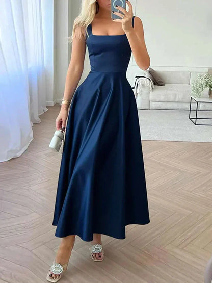 Alina - Schwarzes A-Linien Kleid mit Trägern und weitem Saum