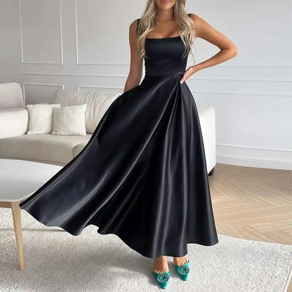 Alina - Schwarzes A-Linien Kleid mit Trägern und weitem Saum