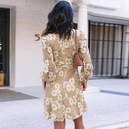 Lisandra | Abito da donna con spalline, pizzo e design elegante