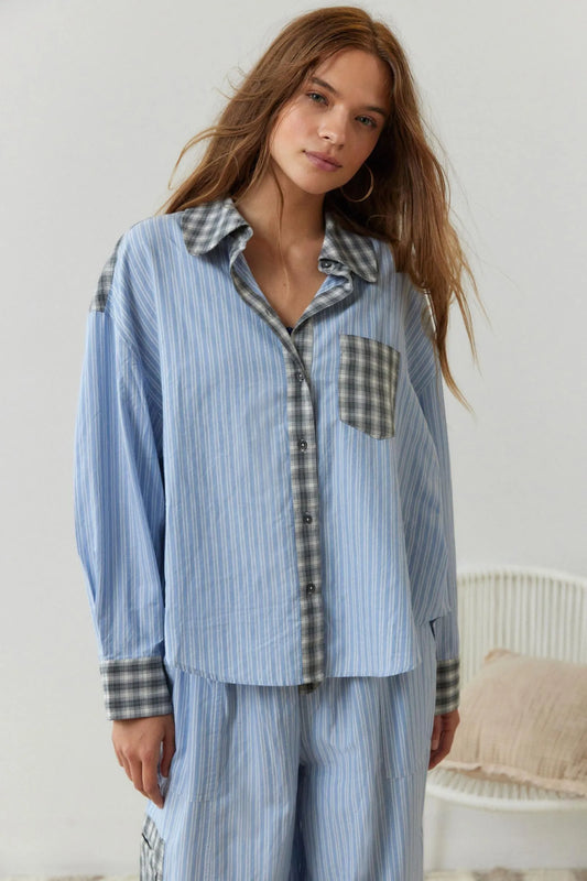 Olivia - Mixed striped shirt with oversize style and comfort.