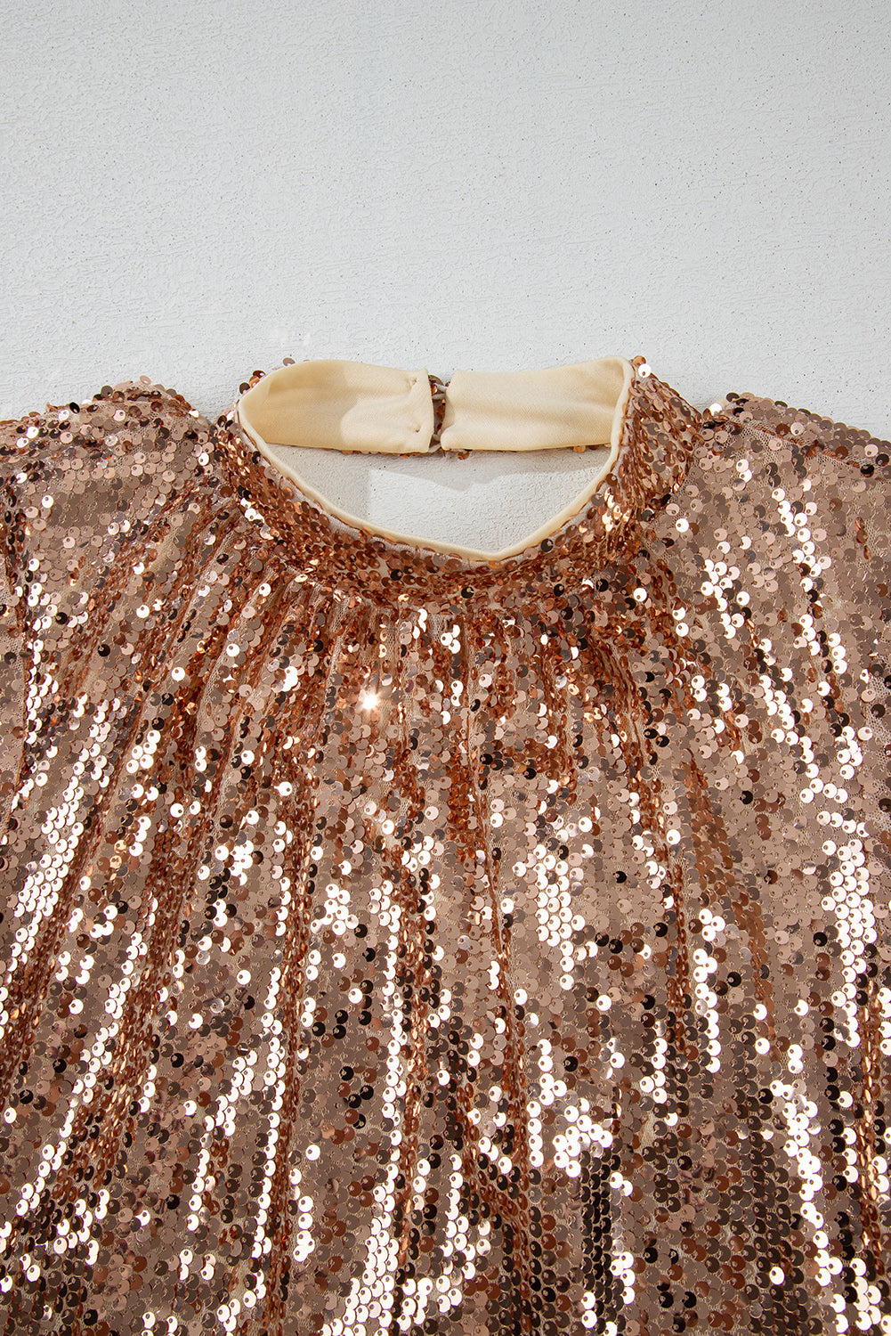 Elena | Vestito corto con paillettes dorate a maniche lunghe
