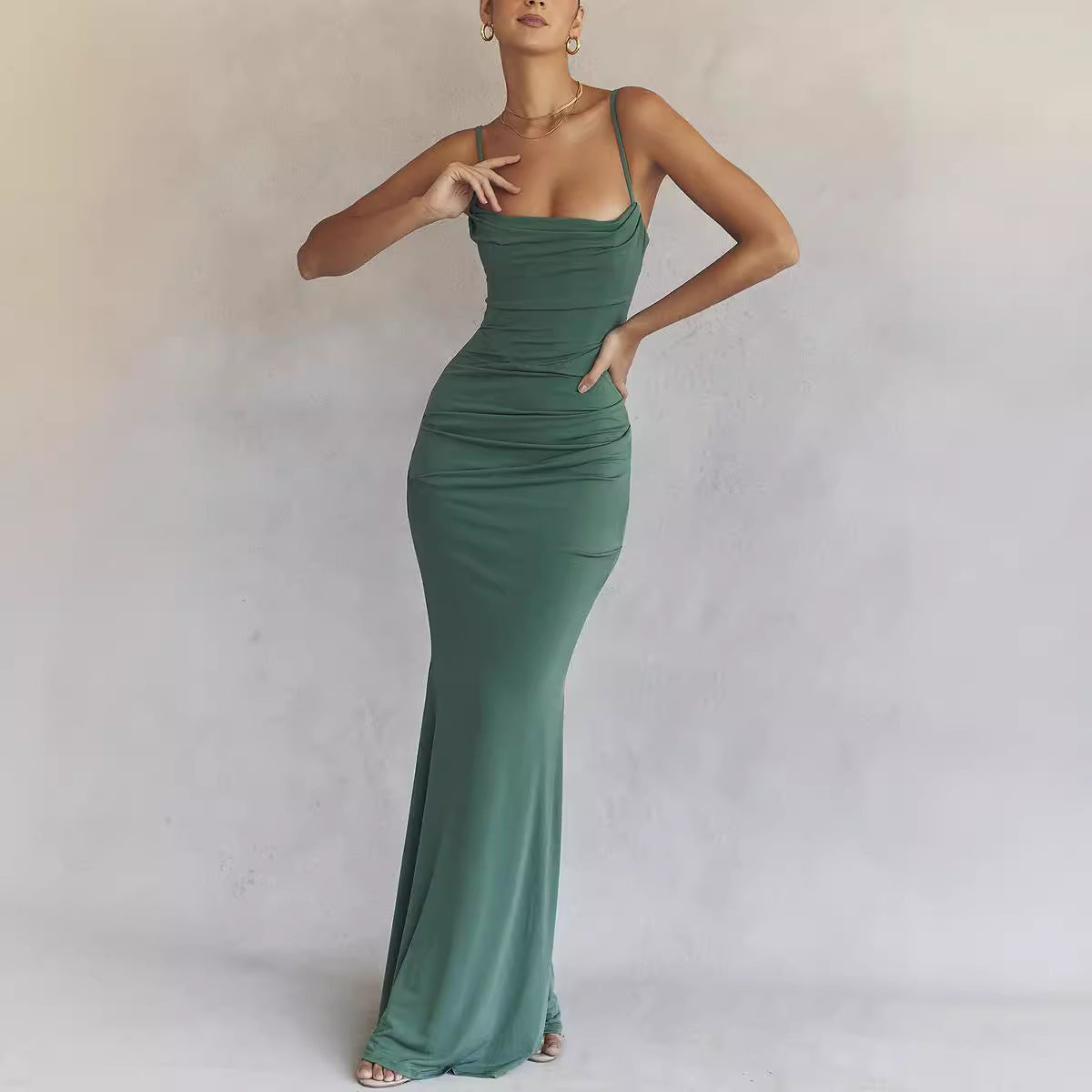 Bianca - Elegante abito a sirena senza spalline