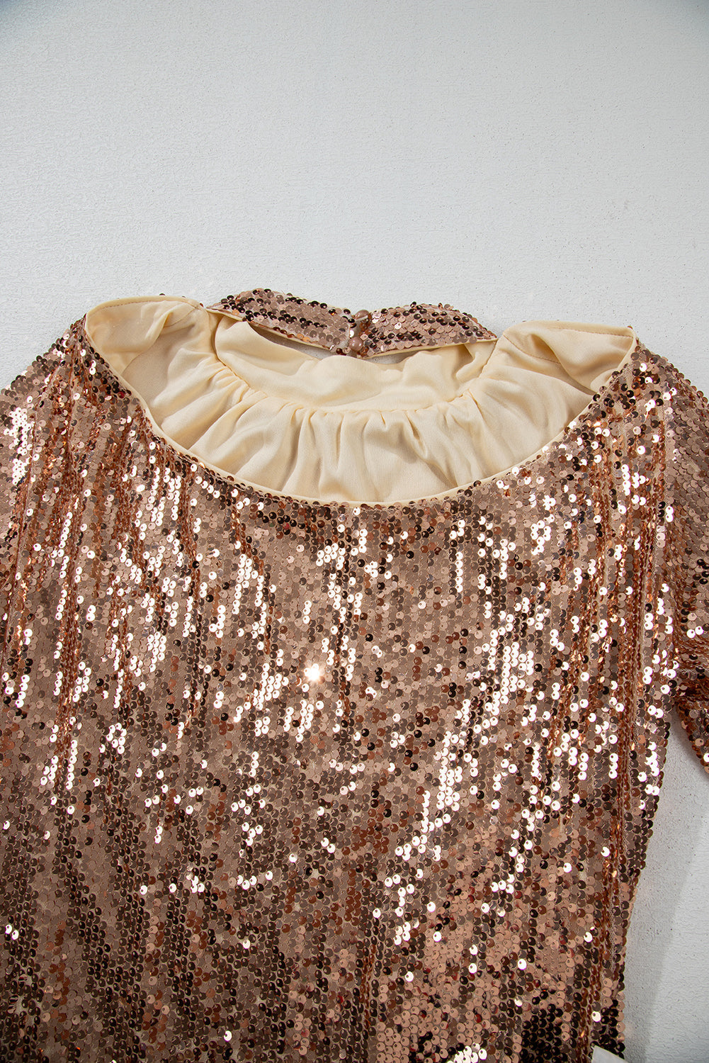 Elena | Vestito corto con paillettes dorate a maniche lunghe